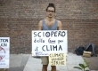22-08-2019. Bologna, piazza maggiore. Filippo Ã¨ al terzo giorno di sciopero della fame per richiedere alle istituzioni locali di dichiarare lo stato di emergenza climatica. Ogni giorno dalle 15 alle 22 insieme al movimento extinction rebellion si trova in piazza maggiore. Foto Michele Lapini/eikon